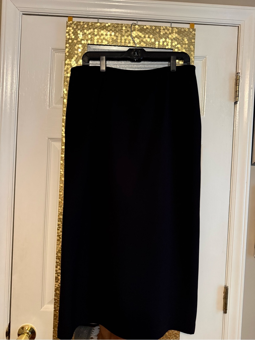 Le Suit Black Pencil Skirt — Classic Workwear